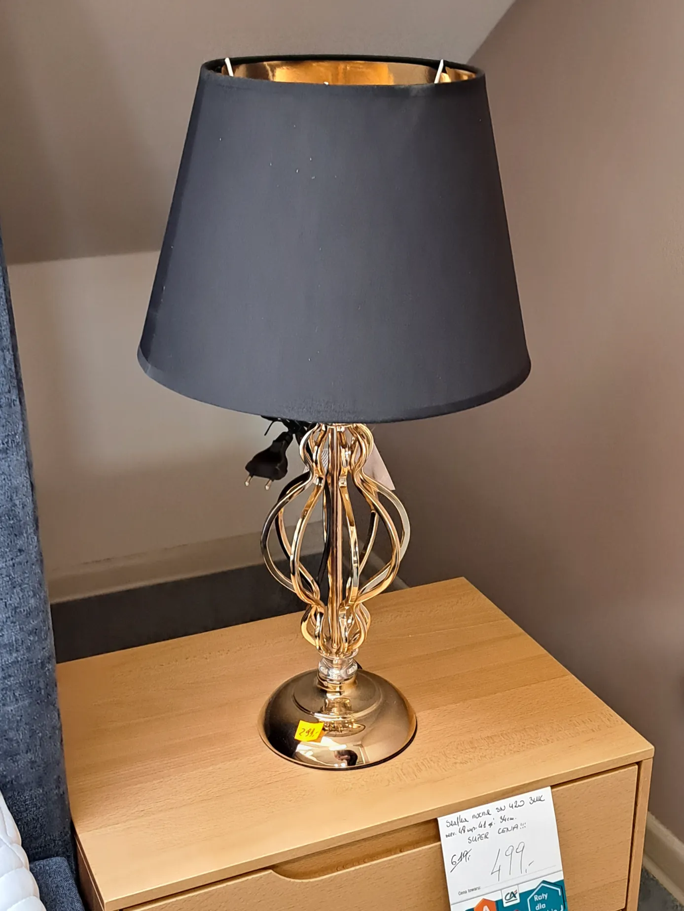 Pozłacana piękna lampa