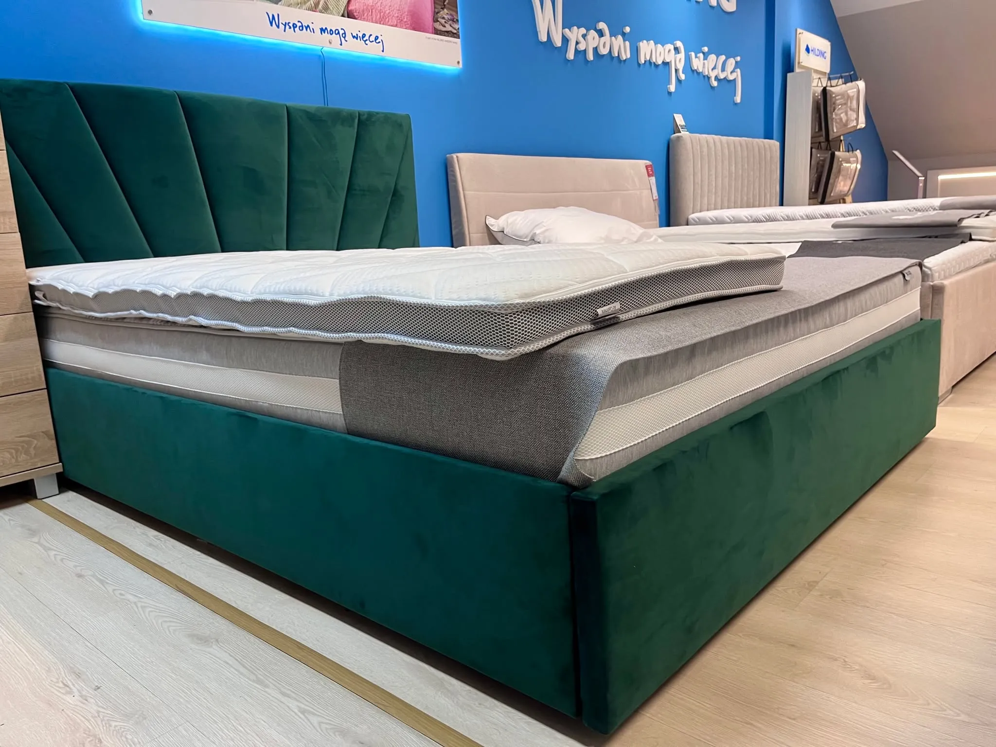 Łóżko ISLA z pojemnikiem na pościel 160x200